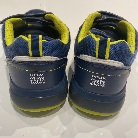 Geox kids running shoes. Size US3 EU34 - Picture 5 of 7